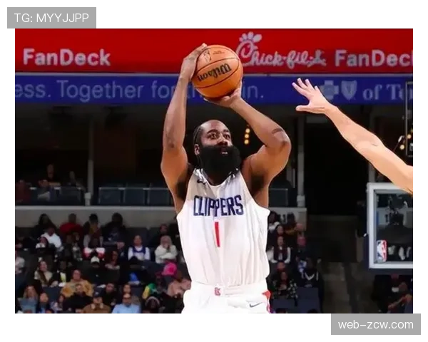 手感冰冷状态低迷哈登三场季前赛仅得8分三分命中率令人担忧